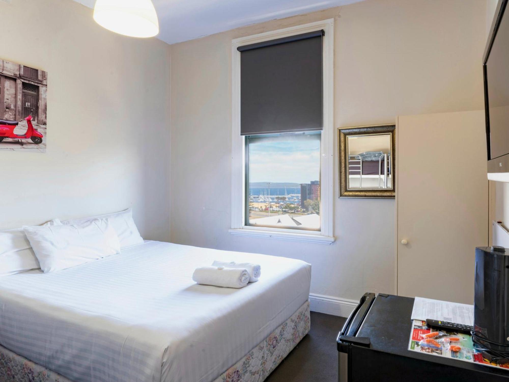 Six Degrees Boutique Hotel Олбани Экстерьер фото