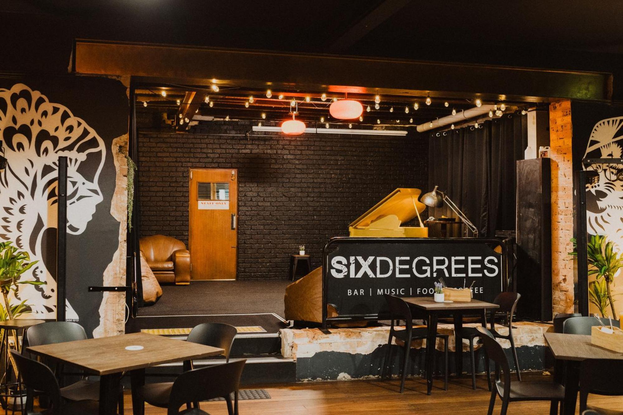 Six Degrees Boutique Hotel Олбани Экстерьер фото
