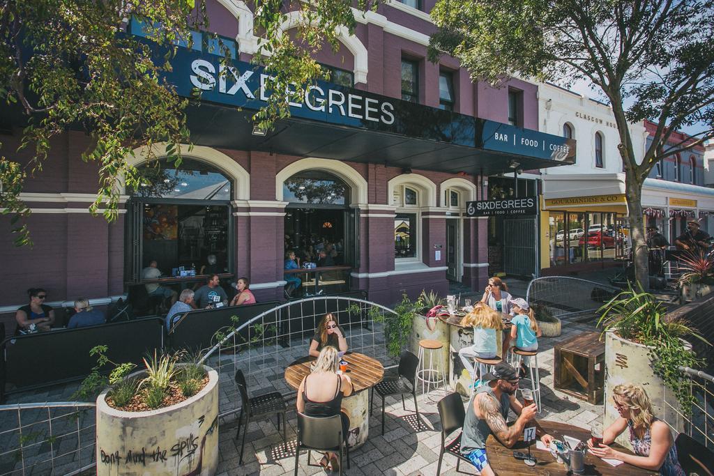 Six Degrees Boutique Hotel Олбани Экстерьер фото
