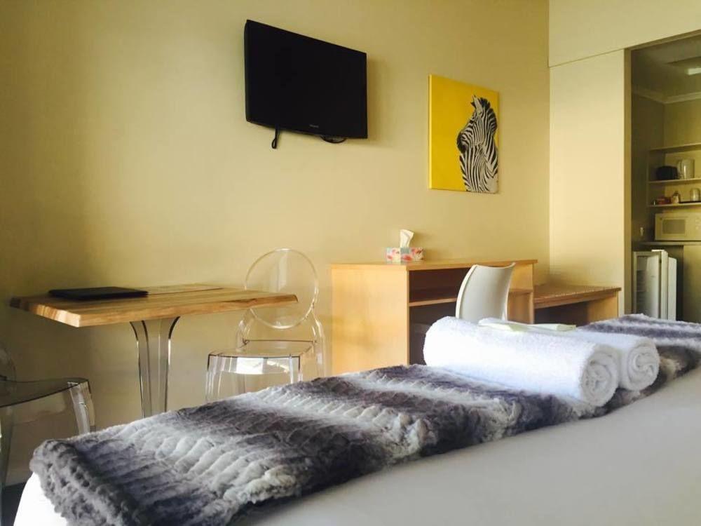 Six Degrees Boutique Hotel Олбани Экстерьер фото