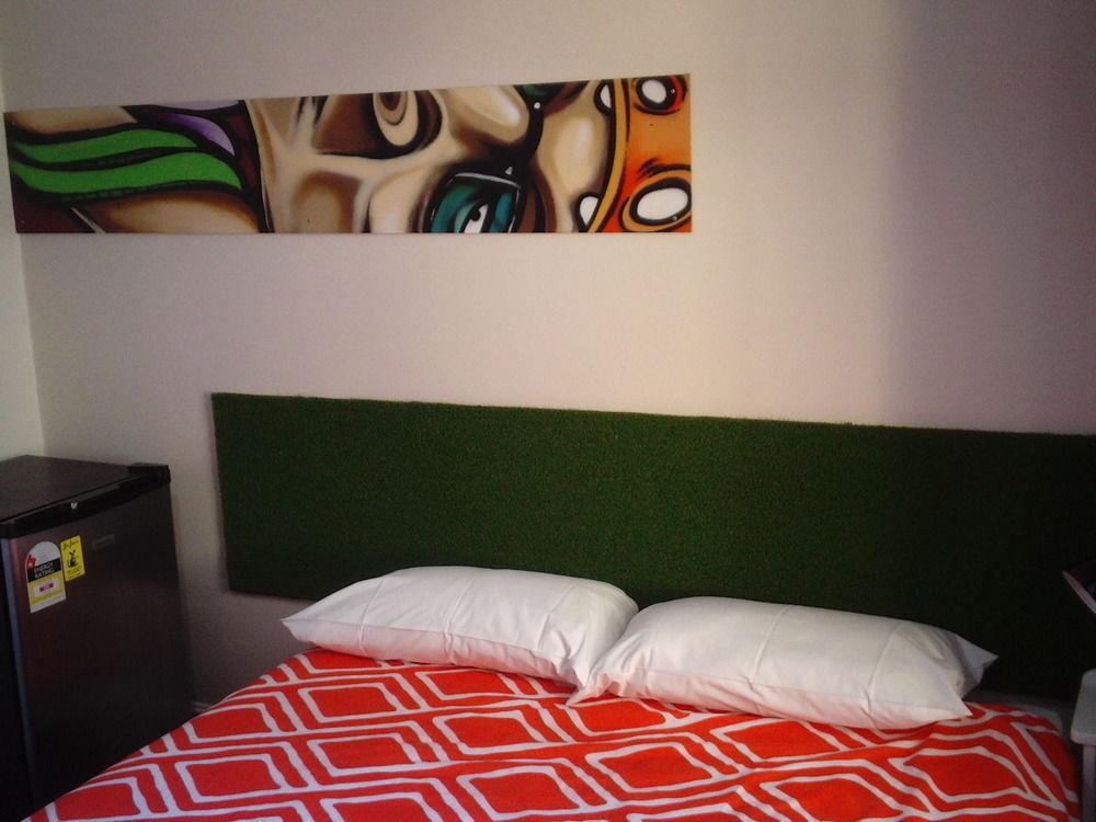 Six Degrees Boutique Hotel Олбани Экстерьер фото