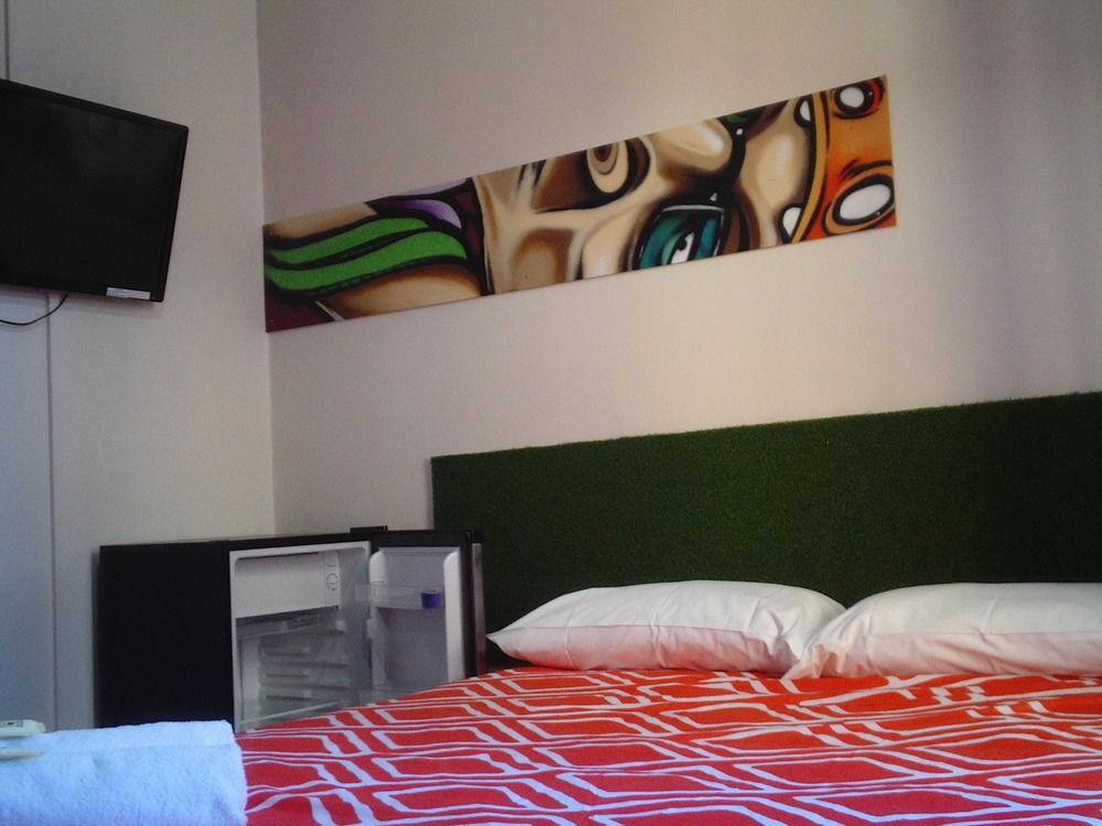 Six Degrees Boutique Hotel Олбани Экстерьер фото