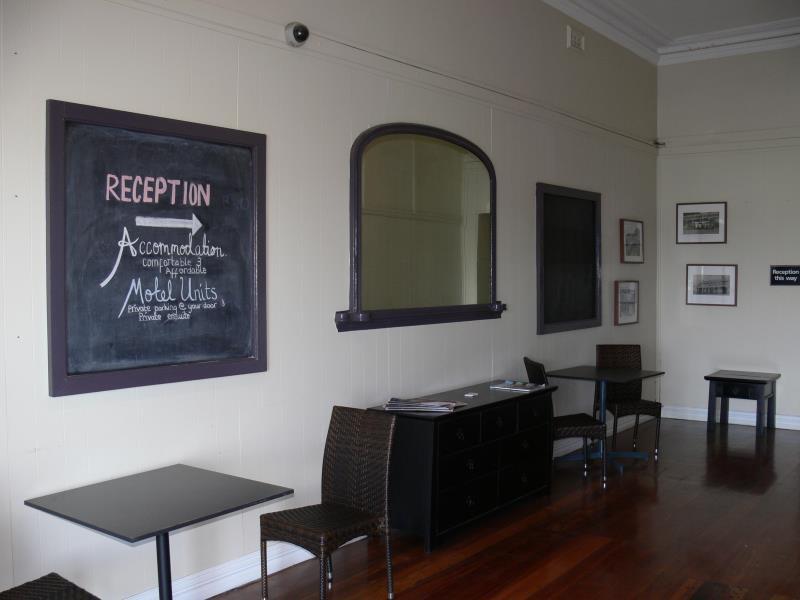 Six Degrees Boutique Hotel Олбани Экстерьер фото