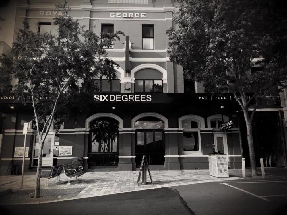 Six Degrees Boutique Hotel Олбани Экстерьер фото